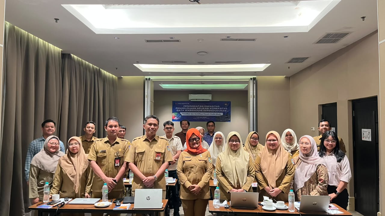 Trainocate Pelatihan desain grafis muda